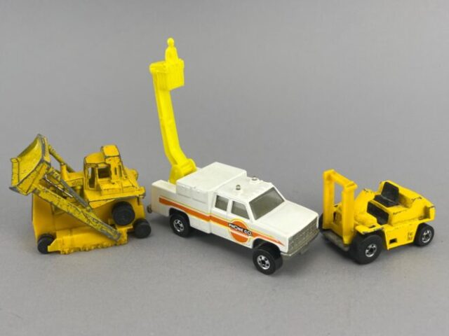 318